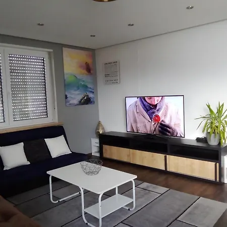 - Geraeumige 95 Qm Mit Balkon Apartment